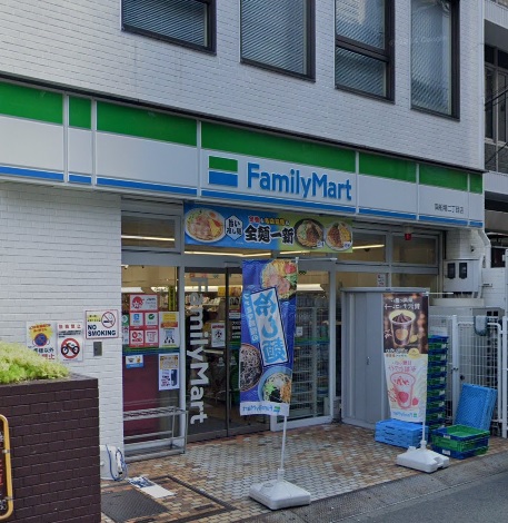コンビニ　ファミリーマート南船場二丁目店（コンビニ）まで226m