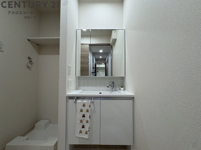 洗面設備　収納がたくさんの洗面台