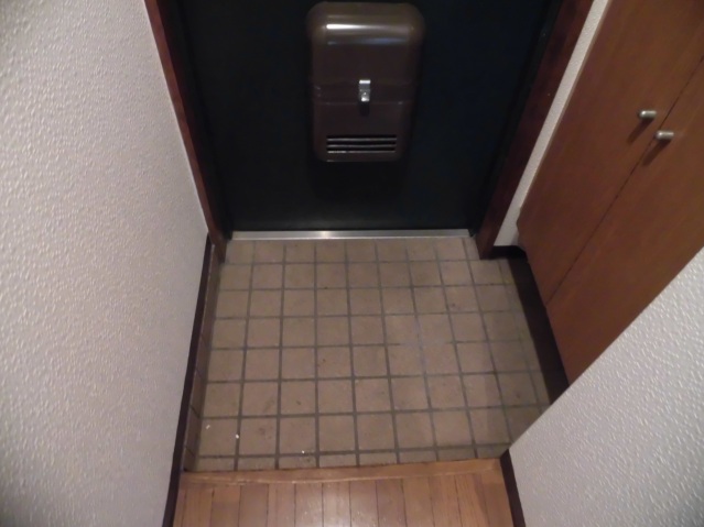 玄関　同物件別号室の写真です。