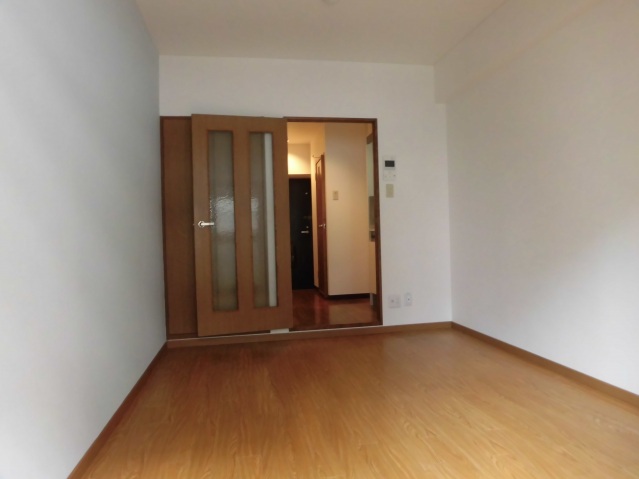 居室・リビング　同物件別号室の写真です。