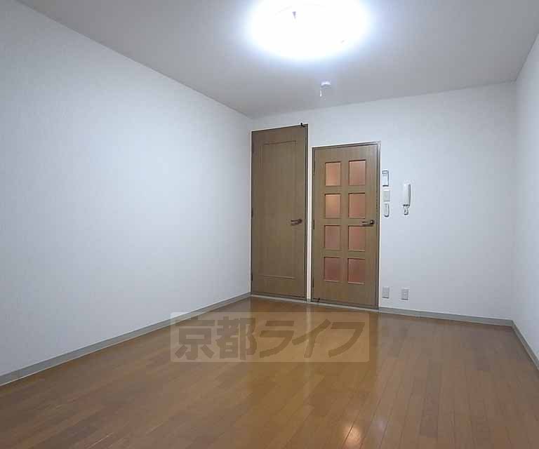 居室・リビング　７帖の洋室です。