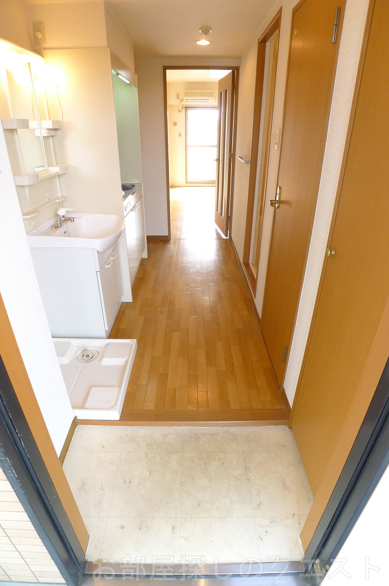 玄関　（写真は同物件イメージです。）