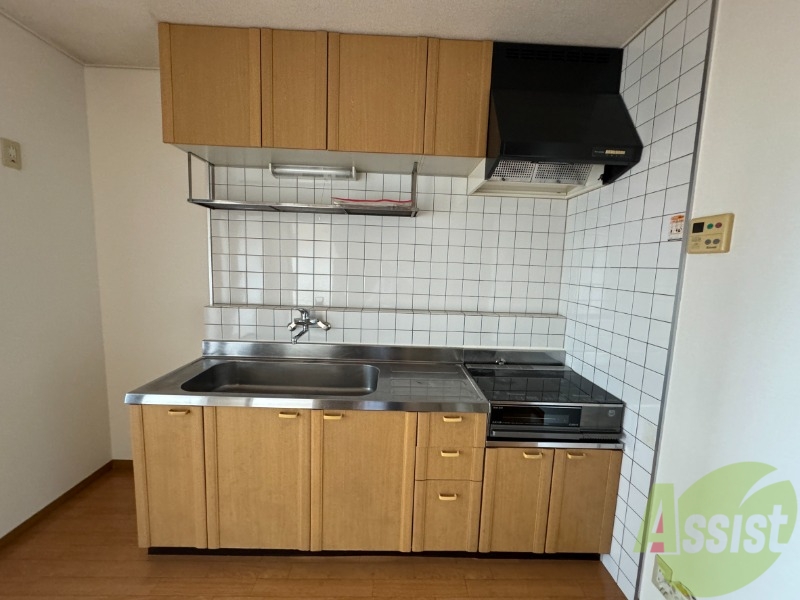 キッチン　キッチンは作業台もあり広めなので使いやすそうですね。