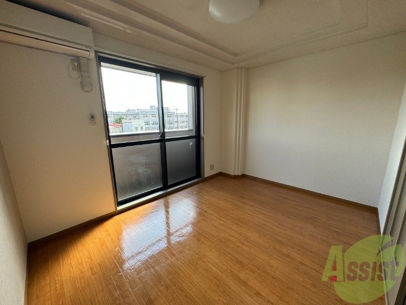 その他部屋・スペース　寝室になりそうな洋室です。シンプルで落ち着きますね。