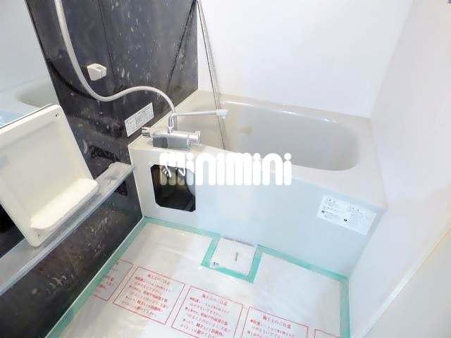 バス・シャワールーム　くつろぎのバスルームです