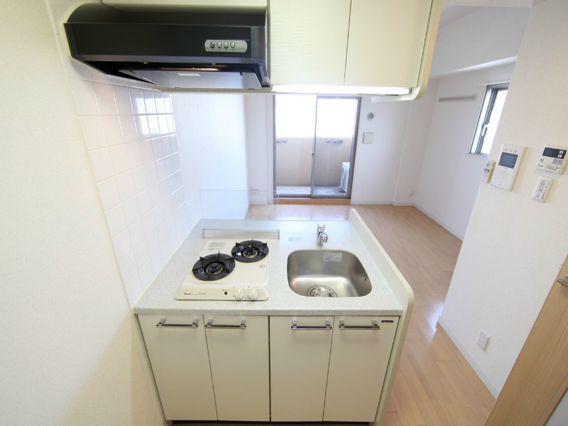 キッチン　システムキッチン（ガス2口）冷蔵庫・レンジ等ご用意できます