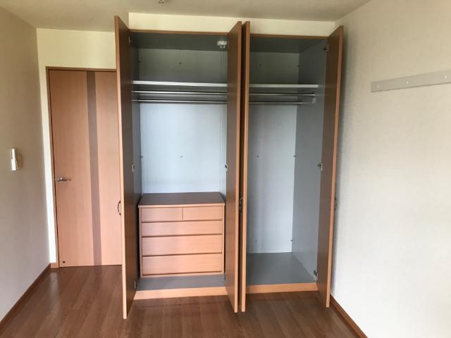 収納　南側洋室クローゼット