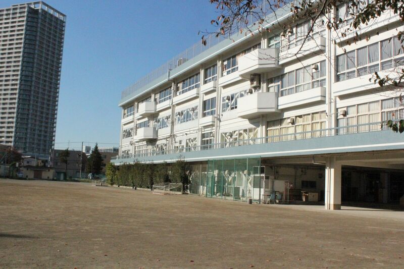 中学校　調布市立第六中学校（中学校）まで631m