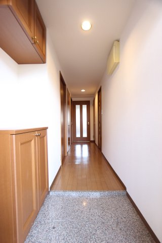 玄関　参考写真です。現況優先。