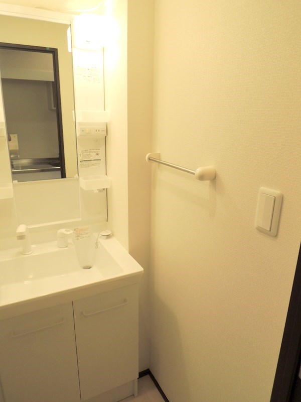 洗面設備　洗面所にはタオルハンガーがあります