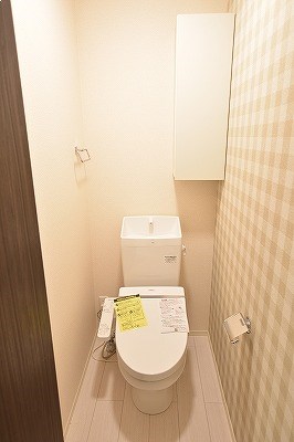 トイレ　温水洗浄便座付き