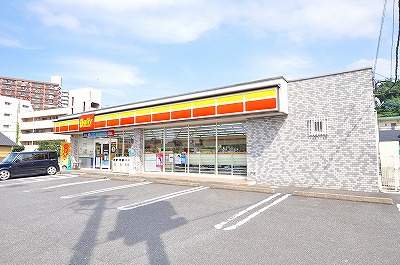 コンビニ　☆デイリーヤマザキ 八幡槻田2丁目店（コンビニ）まで520m
