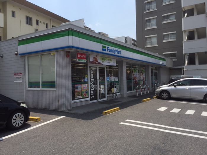 コンビニ　ファミリーマート自由ヶ丘店（コンビニ）まで470m