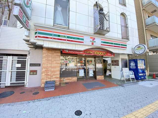 コンビニ　セブンイレブン（コンビニ）まで30m