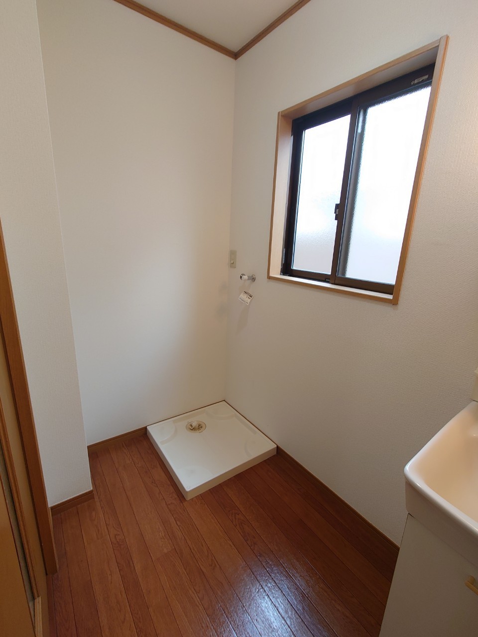 洗面設備　広々洗面所☆窓があるので換気が出来ます(^^)/