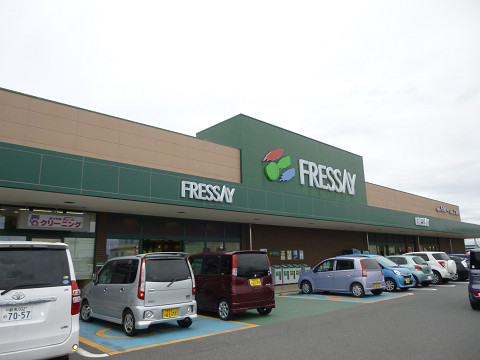 スーパー　フレッセイ富塚店（スーパー）まで605m
