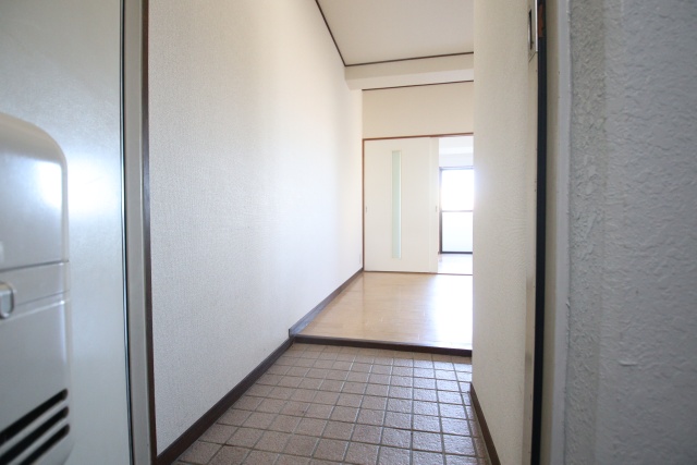 玄関　※別室の参考写真の為、現況優先です。