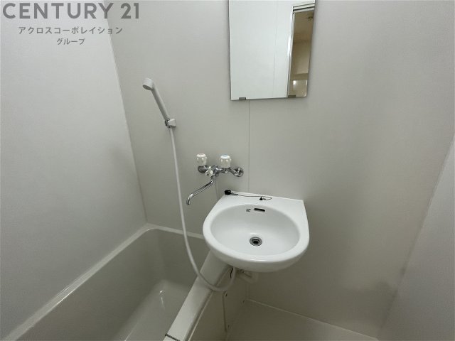 洗面設備　浴室内に洗面台あり！