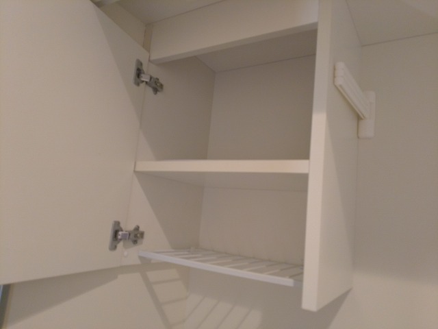 収納　キッチン上にも収納スペースがあります