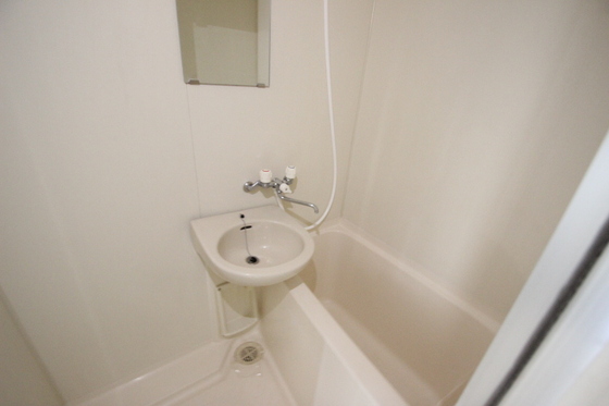 バス・シャワールーム　※別部屋の写真です