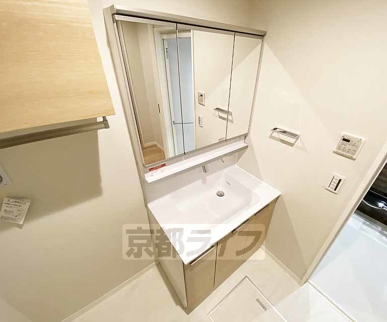 洗面設備　機能性に優れた洗面所です。