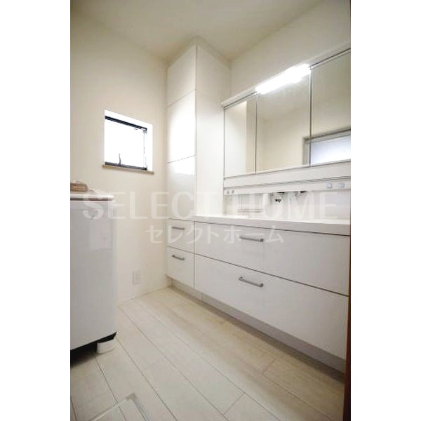 洗面設備　独立洗面台あり、毎朝おしゃれに忙しい女性の方におすすめです