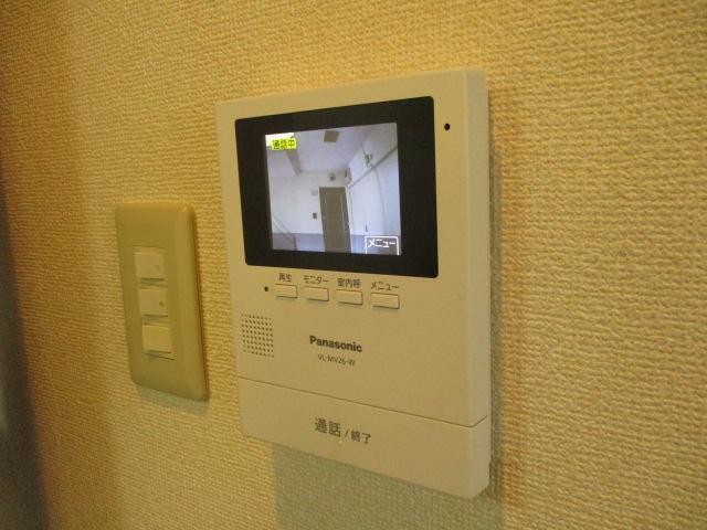 セキュリティ　モニター付きインターホンで来客者を確認できます☆