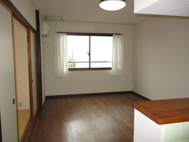 居室・リビング　LDK14帖♪ご家族様でも広々おくつろぎいただけます♪