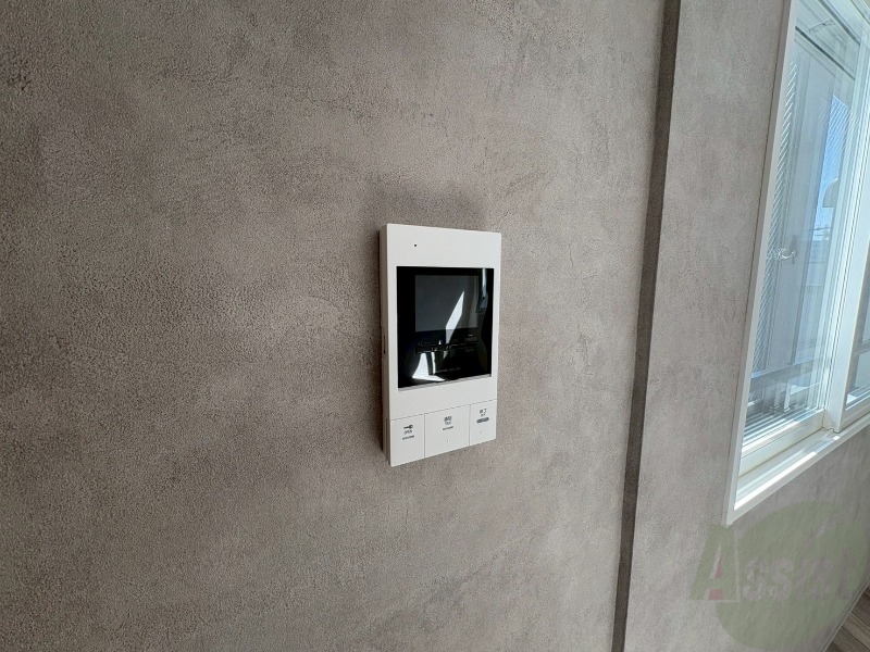 セキュリティ　ＴＶモニター付インターホンです。来客者の顔が見えるので安心！