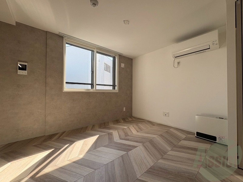 居室・リビング　リビングです。窓が大きくて明るいですね！