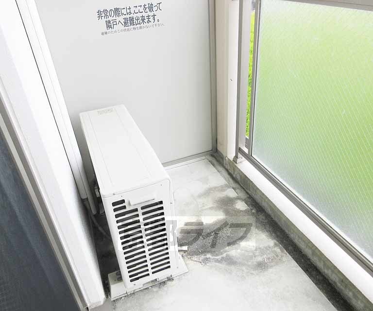 バルコニー　室外機はコチラ