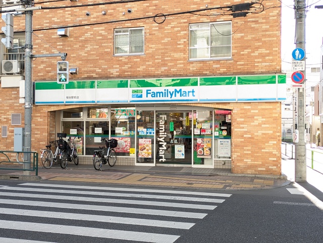 コンビニ　ファミリーマート　桜台駅前店（コンビニ）まで350m