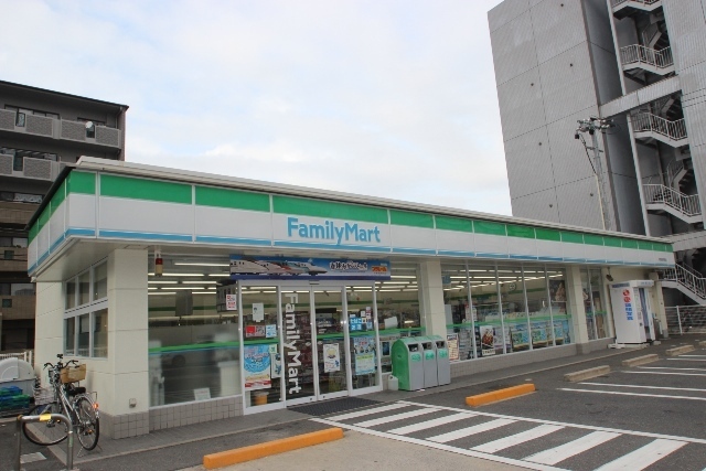 コンビニ　ファミリーマート海老園店（コンビニ）まで704m
