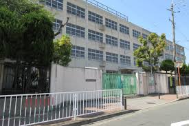 小学校　東大阪市立八戸の里東小学校（小学校）まで557m