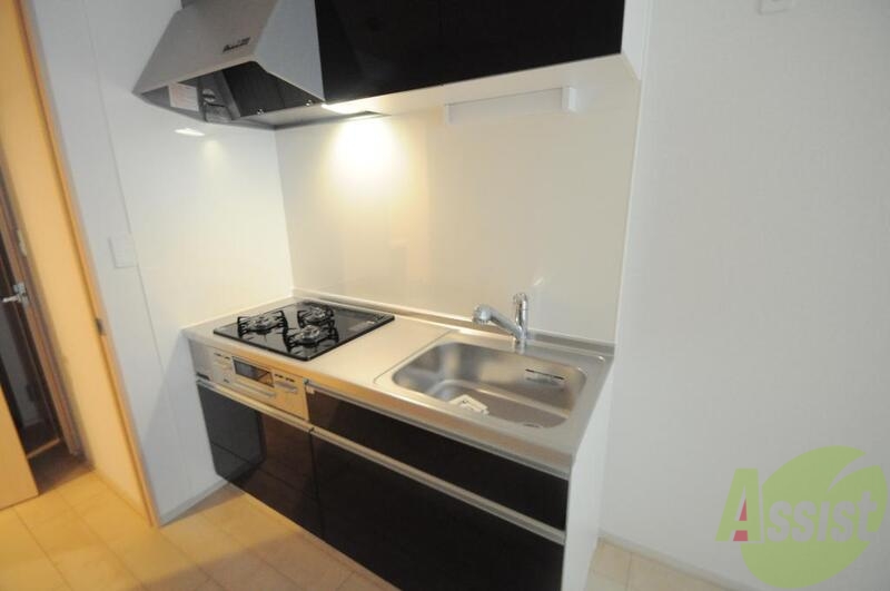 キッチン　システムキッチンなので広々使えて、お料理もはかどります。