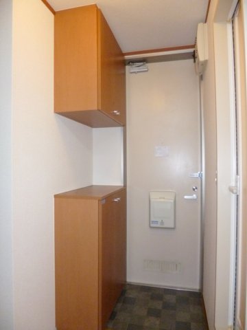 玄関　上下にわかれた使いやすい下駄箱です