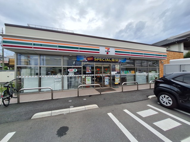 コンビニ　セブンイレブン川口飯塚1丁目店（コンビニ）まで331m
