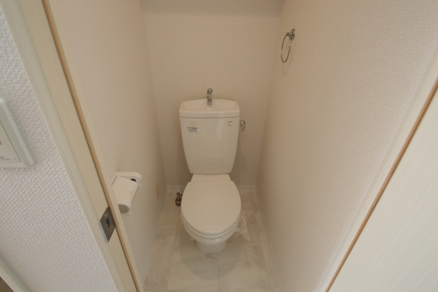 トイレ　※別室の参考写真の為、現況優先です。