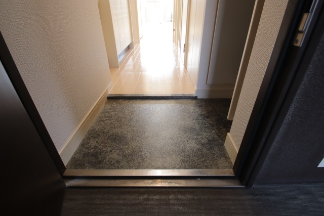 玄関　※別室の参考写真の為、現況優先です。