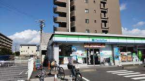 コンビニ　ファミリーマート東起町一丁目店（コンビニ）まで277m