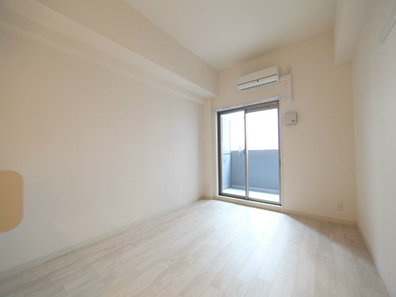 バルコニー　洋室10.6帖　エアコン完備　南向きバルコニー