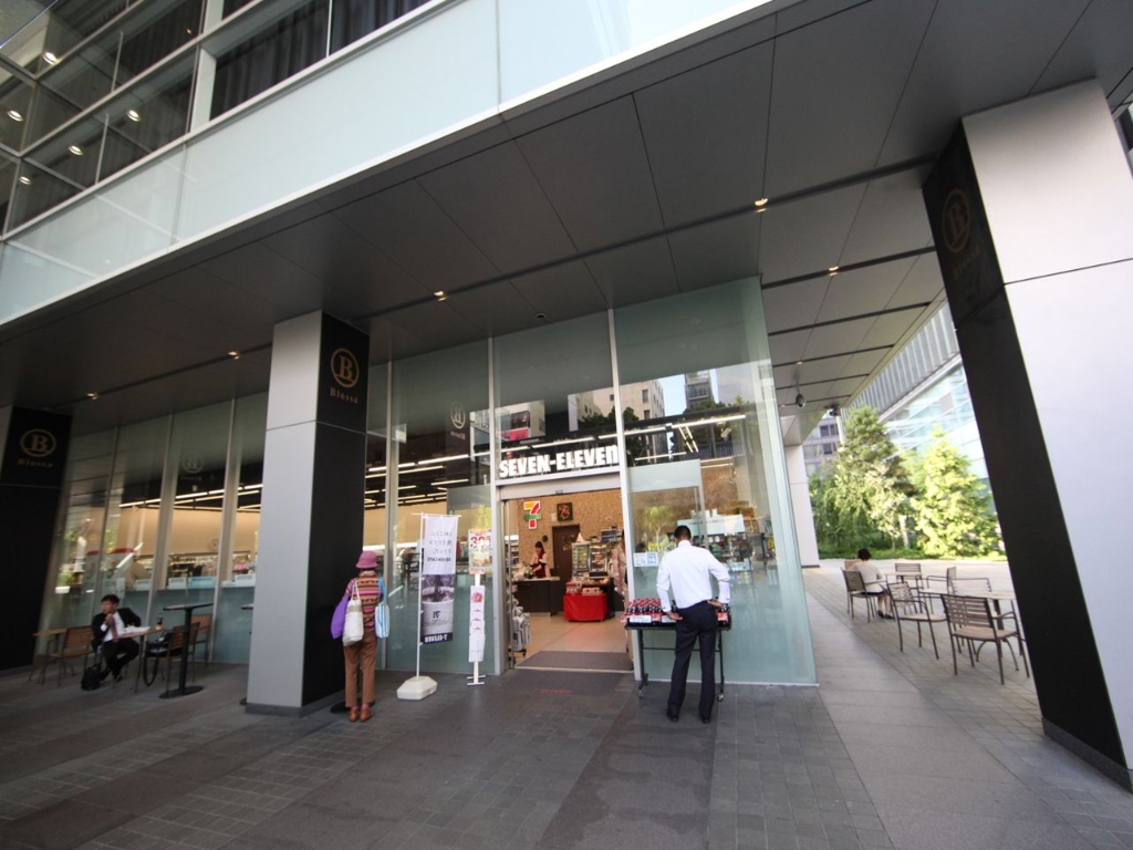 コンビニ　セブンイレブン 名古屋ブロッサ店（コンビニ）まで124m