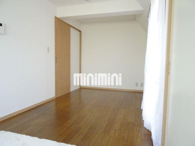 居室・リビング　２面採光で明るい居室