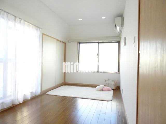 居室・リビング　２面採光で明るい居室