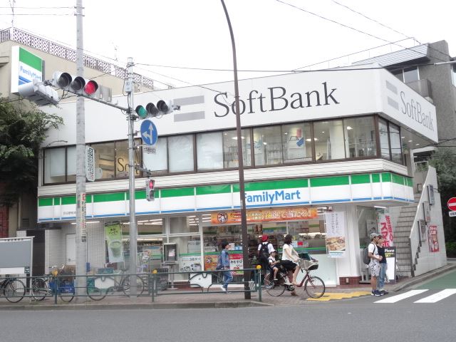 コンビニ　ファミリーマート（コンビニ）まで490m