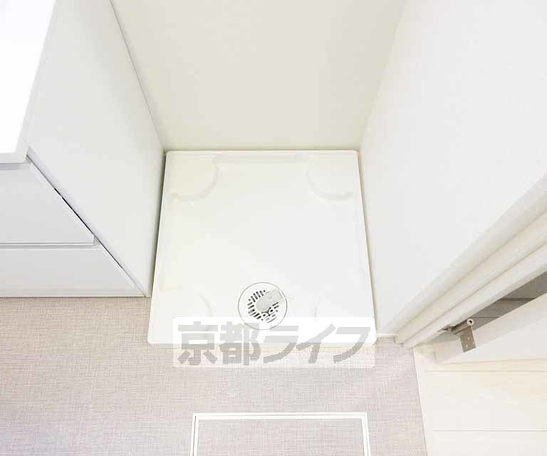 洗面設備　嬉しい室内洗濯機置き場です・