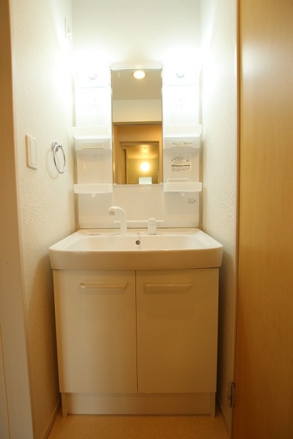 洗面設備　同物件別号室です。