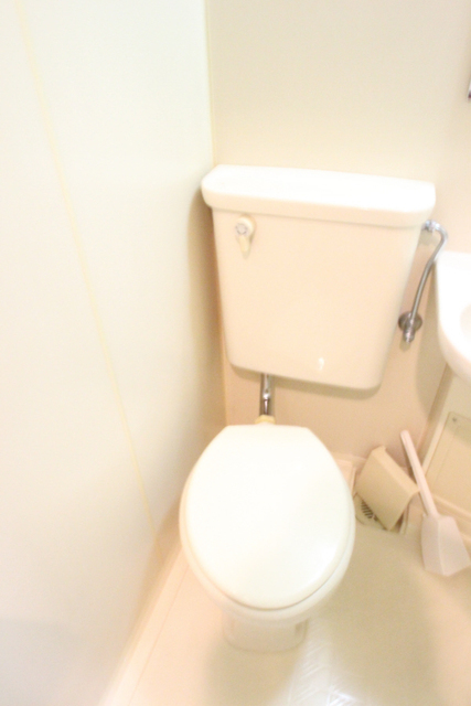 トイレ　※同建物内別室の参考写真です。