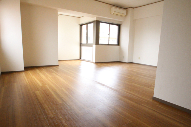 居室・リビング　※同建物内別室の参考写真です。