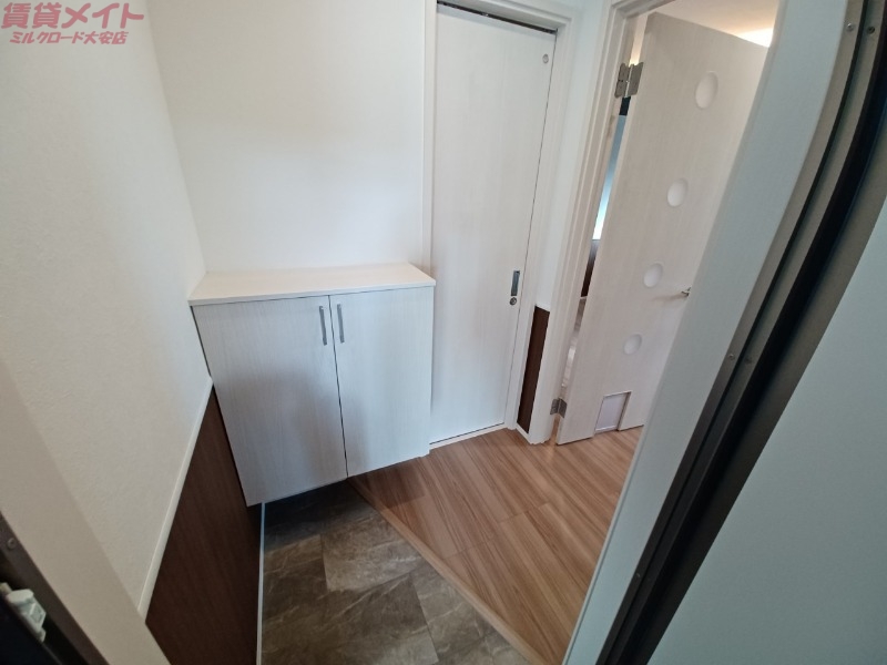 玄関　別部屋参考写真です
